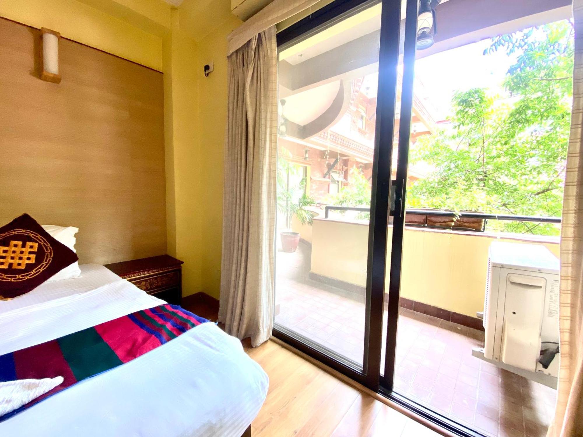 Hotel Siddhi Manakamana Катманду Экстерьер фото